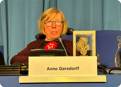 Anne Gersdorff with award at the Zero Project event